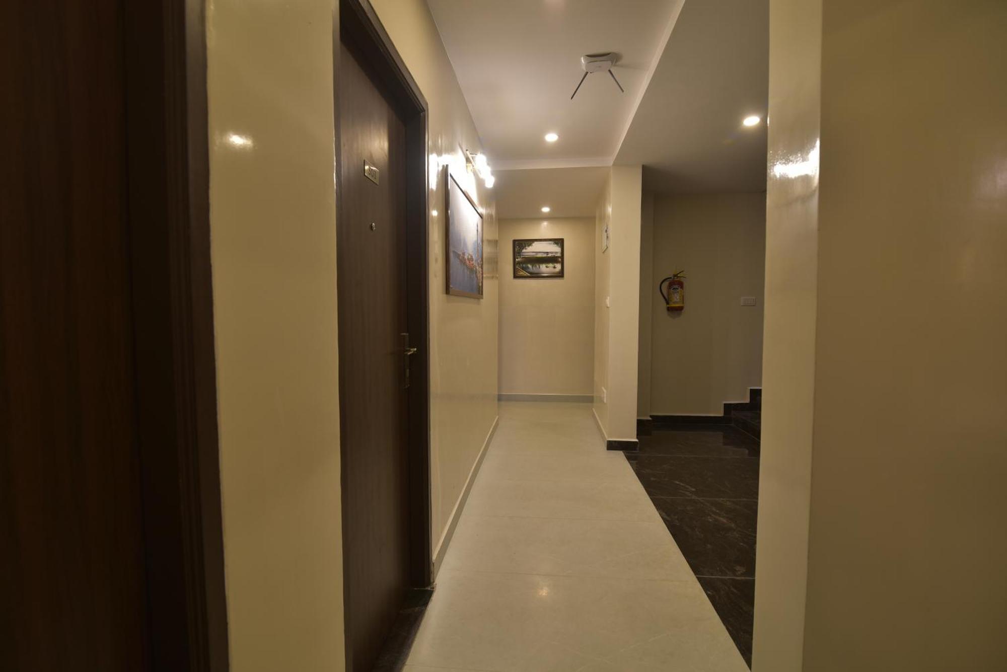 Address 24 Inn Бенґалуру Екстер'єр фото